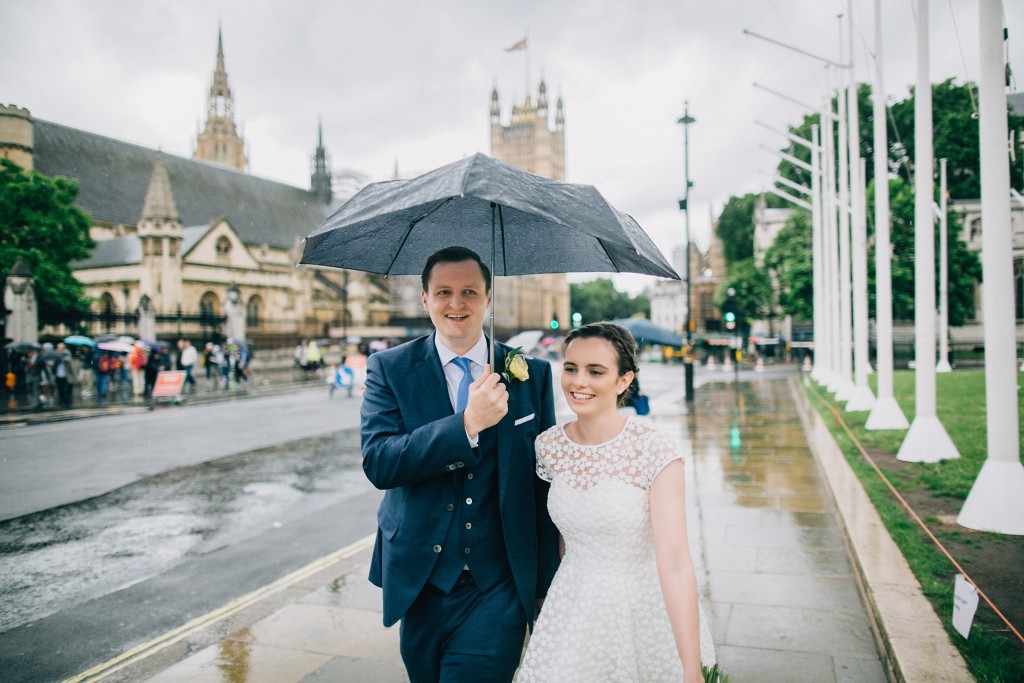 nicholas-lau-photo-photography-london-summer-wedding-amber-aiden-afternoon-high-tea-modern-bride-big-ben-traflagar-square-rain-rainy-39