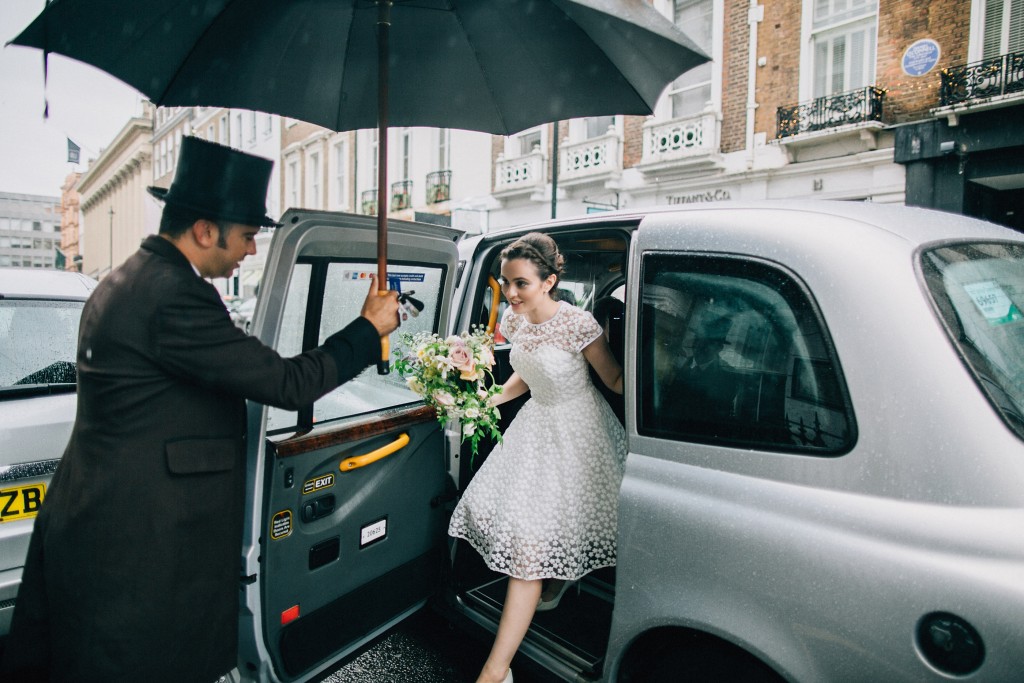 nicholas-lau-photo-photography-london-summer-wedding-amber-aiden-afternoon-high-tea-modern-bride-big-ben-traflagar-square-rain-rainy-43