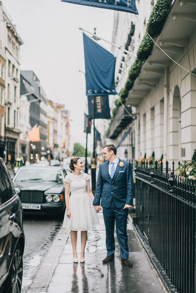 nicholas-lau-photo-photography-london-summer-wedding-amber-aiden-afternoon-high-tea-modern-bride-big-ben-traflagar-square-rain-rainy-73