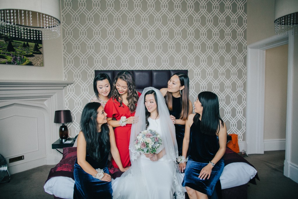 nicholas-lau-photography-photo-wotton-house-china-boulevard-ceremony-wedding-reception-chinese-london-uk-fine-art-looks-like-film-long-train-qipao-formal-elegant-38