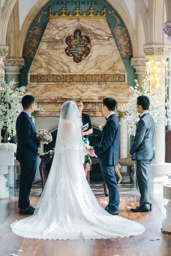 nicholas-lau-photography-photo-wotton-house-china-boulevard-ceremony-wedding-reception-chinese-london-uk-fine-art-looks-like-film-long-train-qipao-formal-elegant-58