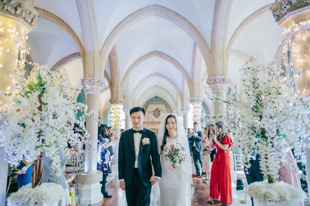 nicholas-lau-photography-photo-wotton-house-china-boulevard-ceremony-wedding-reception-chinese-london-uk-fine-art-looks-like-film-long-train-qipao-formal-elegant-69