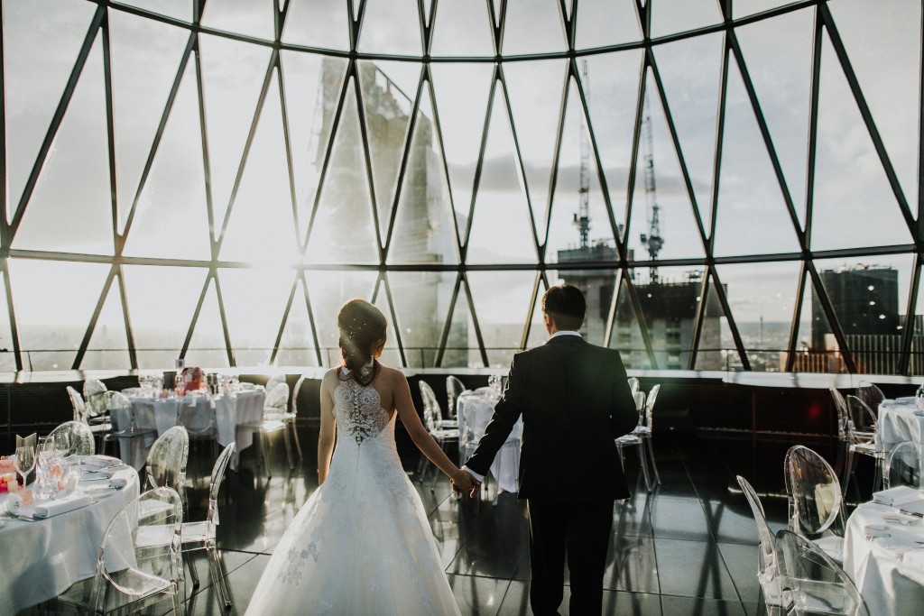 nicholas-lau-photo-photography-london-wedding-photographer-visions-vietamese-modern-luxury-city-wedding-gherkin-roof-top-deck-27