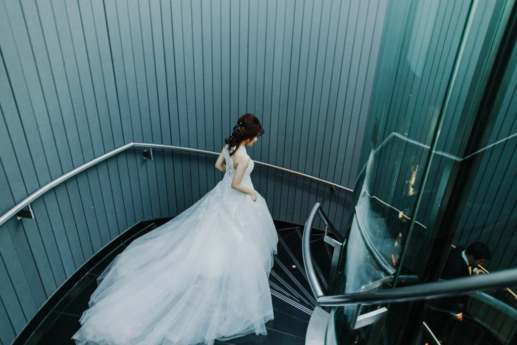 nicholas-lau-photo-photography-london-wedding-photographer-visions-vietamese-modern-luxury-city-wedding-gherkin-roof-top-deck-30