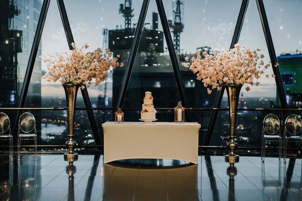 nicholas-lau-photo-photography-london-wedding-photographer-visions-vietamese-modern-luxury-city-wedding-gherkin-roof-top-deck-31
