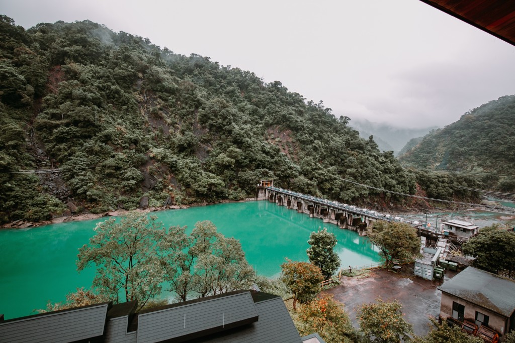 nicholas-lau-photography-lanterns-taiwan-taipei-jiufen-wulai-travel-blogger-vlogger-turquoise-river